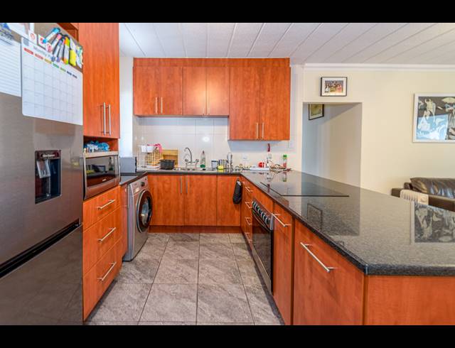 3 BEDROOM APARTMENT TO LET IN MORNINGSIDE
